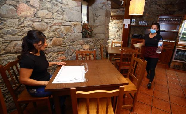 Los restaurantes del Bierzo lamentan el importante descenso en el número de clientes tras la primera semana de retorno a la actividad