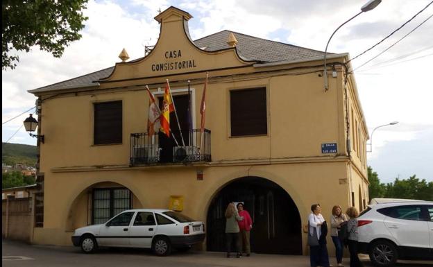 El PP de Castropodame exige al Ayuntamiento la apertura de los parques infantiles del municipio