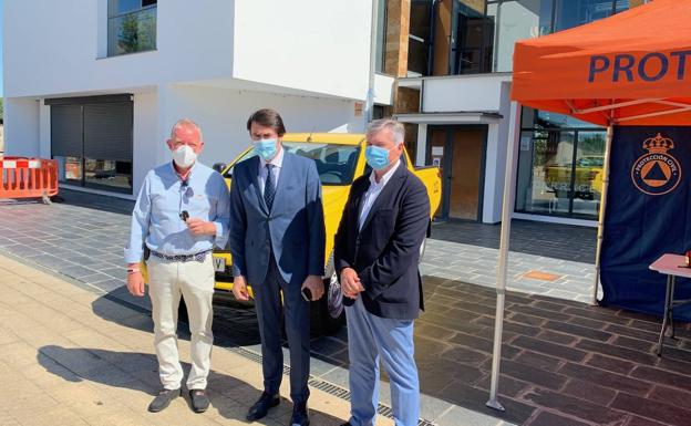 La Junta entrega un vehículo de intervención de Protección Civil al Ayuntamiento de Carracedelo