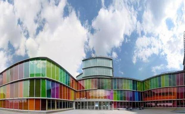 Una instalación sonora del artista ponferradino Nilo Gallego celebra en la fachada del MUSAC el 15 aniversario del centro