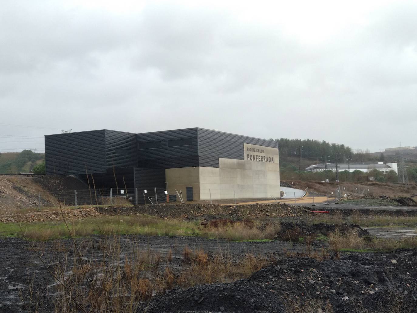 La Junta cuestiona que la central de calor sea una industria y anuncia un «posible recurso» a la sentencia que la declara ilegal