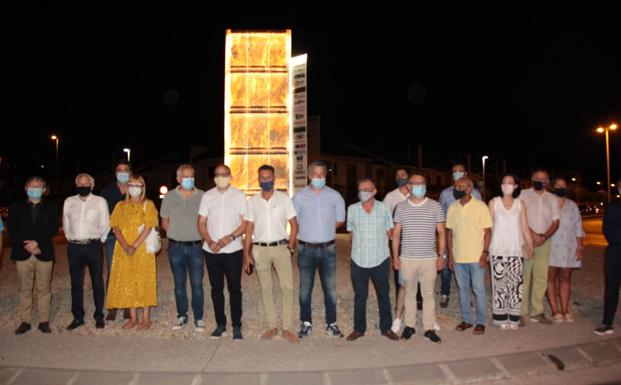 La glorieta del PIB rinde homenaje a una comarca llena de color