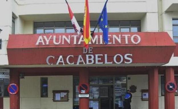 El pleno de Cacabelos rechaza la moción de la autonomía de la Región Leonesa con una provincia para El Bierzo
