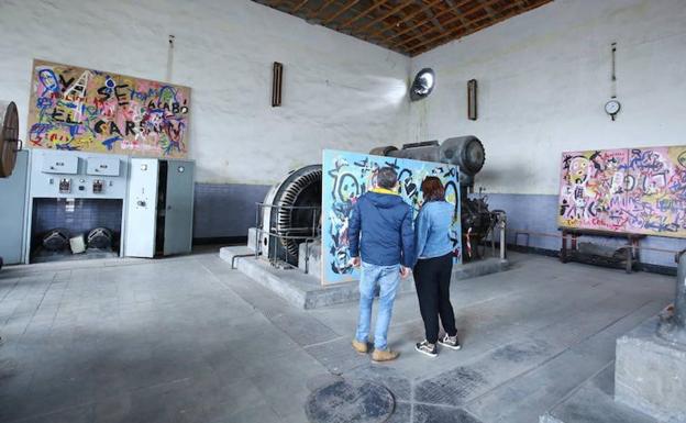 El 'Pozo Julia' en Fabero acoge el espectáculo escénico 'Carbón. Negro' del artista ponferradino Álvaro Caboalles, dentro del nuevo programa cultural 'Escenario Patrimonio'