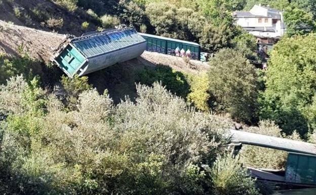 Abren diligencias por los vagones del tren que cayeron al río Sil