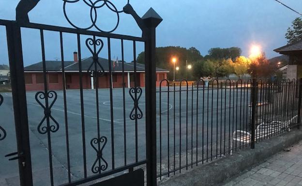 Ciudadanos denuncia el cierre del acceso a los parques propiedad de la Junta Vecinal de San Miguel de Dueñas