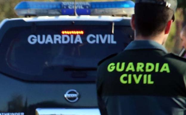 La Guardia Civil sorprende de madrugada a un grupo de 40 personas en el interior de un restaurante de Camponaraya