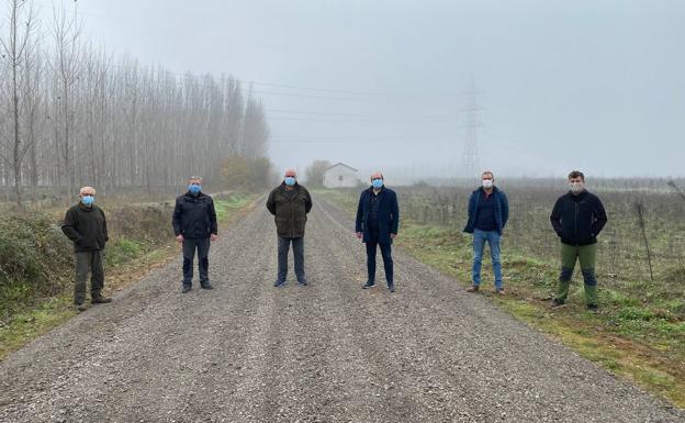 Concluyen los trabajos de mejora de 5,5 kilómetros de caminos agrícolas entre Carracedelo y Dehesas