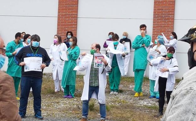 Los sanitarios del Bierzo vuelven a salir a la calle para exigir la retirada del 'decretazo'