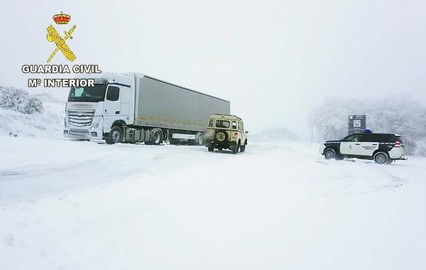 Rescatado un camionero polaco que quedó atrapado en Foncebadón por la nevada por un error en su GPS