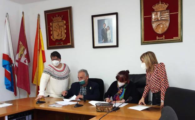 Toreno y Matarrosa se adhieren al proyecto 'Me quedo a tu lado' de Alzheimer Bierzo