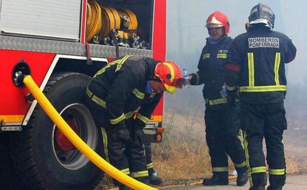 La Policía Local de Ponferrada atendió durante el fin de semana un centenar de avisos de fuga de agua por reventones provocadas por la helada en domicilios y establecimientos