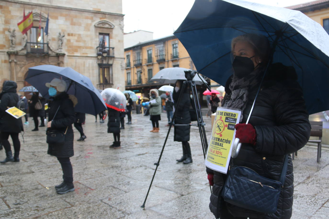 Los peluqueros del Bierzo salen a la calle para exigir al Gobierno que devuelva el IVA reducido para un sector que «agoniza»