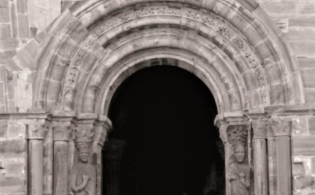 Un estudio de la ULE 'rehace' la desaparecida portada románica del monasterio de Carracedo