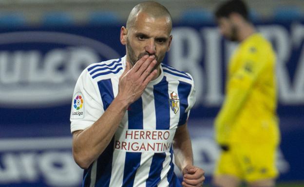 Yuri comanda a la Deportiva a seguir opositando al playoff