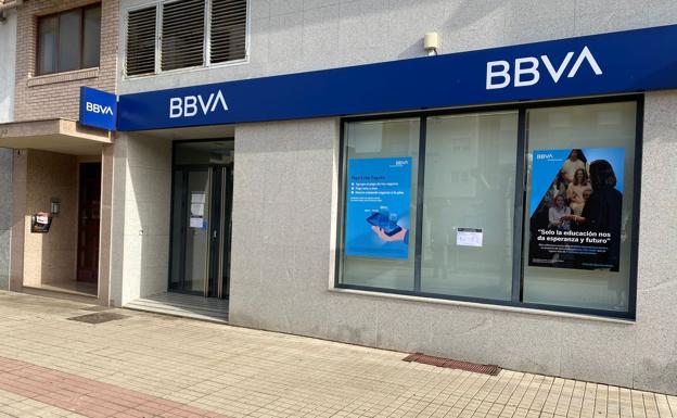 Atracan una sucursal del BBVA en Ponferrada, roban 200.000 euros y amordazan a los empleados