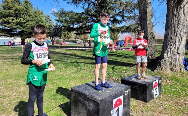 Carracedelo destaca los buenos resultados del Atlético Bierzo en los Juegos Escolares 2021