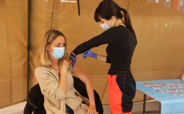 Sanidad prevé finalizar estos días la vacunación a mayores de 80 en Bembibre, Villafranca y Cacabelos