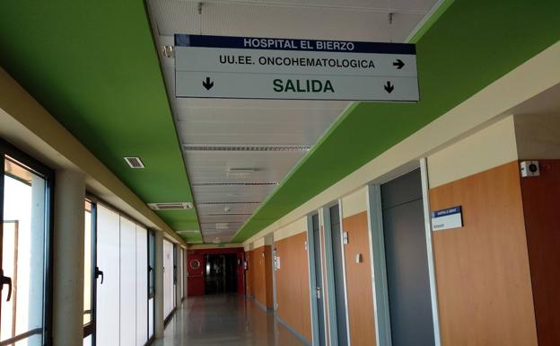 Los médicos del Hospital del Bierzo alertan de que el servicio de Oncología «desaparezca para quedar convertido en un apéndice ambulatorio» del de León