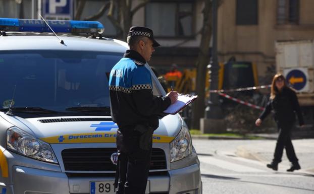 La Policía de Ponferrada impone más de 400 multas durante la Semana Santa por incumplir el toque de queda o no llevar mascarilla