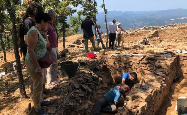 El castro de La Peña del Hombre en Paradela de Muces entra en la Lista Verde del Patrimonio de Hispania Nostra