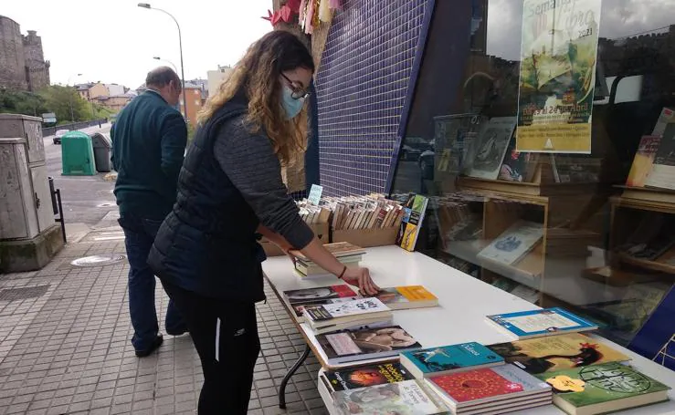 Los libros desembarcan en las calles de Ponferrada