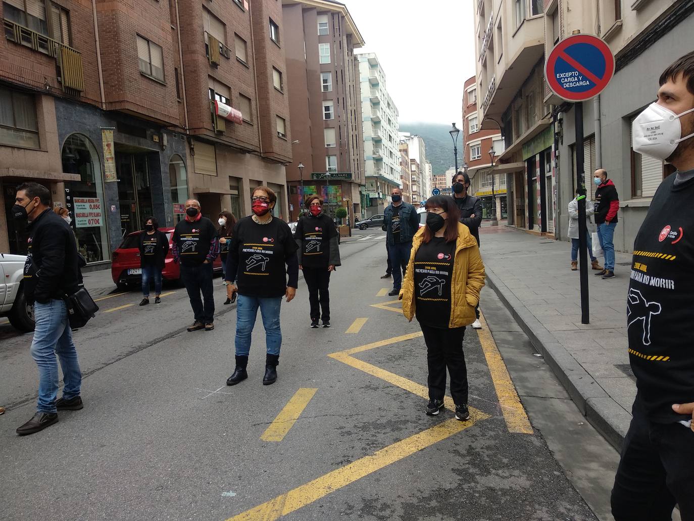 Concentración de los sindicatos UGT y CCOO en Ponferrada en el Día Internacional de la Seguridad y la Salud en el Trabajo