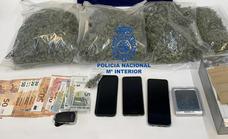 La Policía Nacional detiene a una pareja en Ponferrada con un kilo de marihuana y desmantela un punto móvil de venta