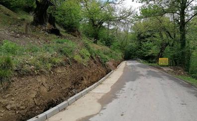 Ponferrada valora las obras de mejora de la carretera de acceso a Peñalba de Santiago y Montes de Valdueza