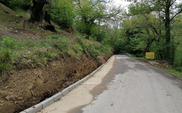 Ponferrada valora las obras de mejora de la carretera de acceso a Peñalba de Santiago y Montes de Valdueza