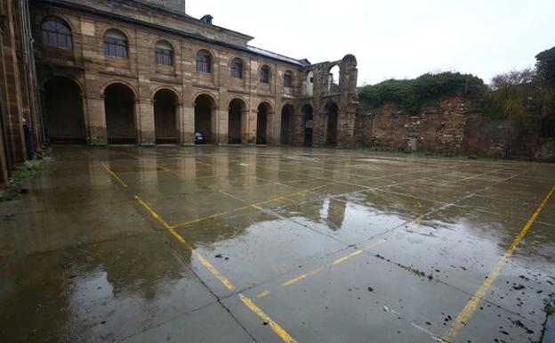 Cs insta a la Junta a reparar la cubierta del claustro del Monasterio de San Andrés de Vega de Espinareda