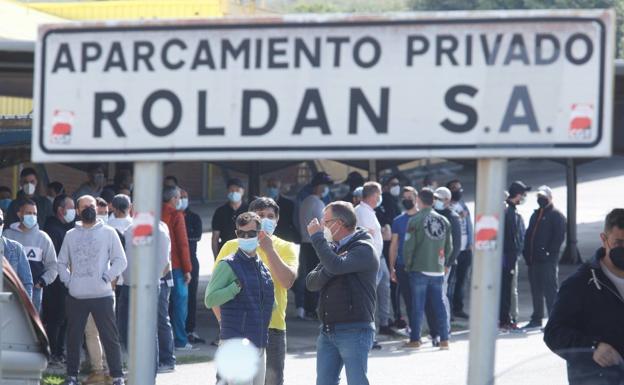 Los trabajadores de Aceros Roldán vuelven al 'tajo' tras desconvocar la huelga a la espera de «un buen acuerdo» para la implantación de una prima única