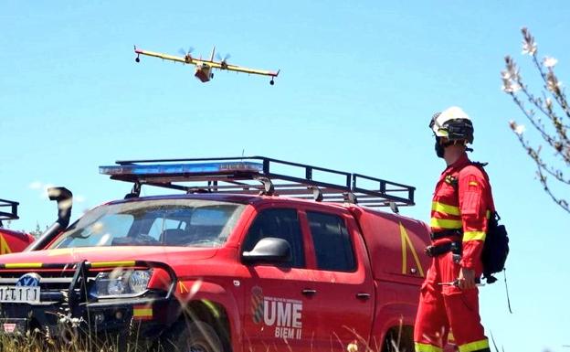 La UME pone en práctica sus conocimientos en el Bierzo para preparar la campaña antiincendios