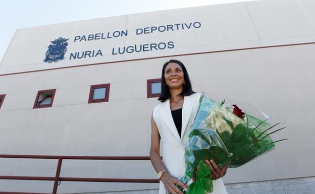 Nuria Lugueros asume «con orgullo y responsabilidad» dar nombre al pabellón polideportivo de Fuentesnuevas