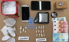 La Policía detiene a tres personas y desactiva tres puntos de venta de drogas en Ponferrada y Molinaseca