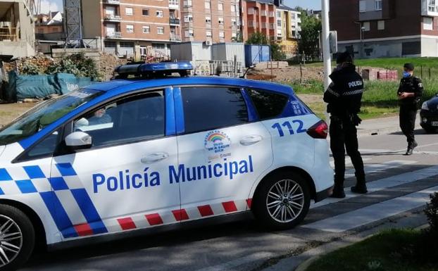 La Policía de Ponferrada impone 19 denuncias por no respetar la distancia de seguridad en el primer fin de semana sin mascarilla obligatoria