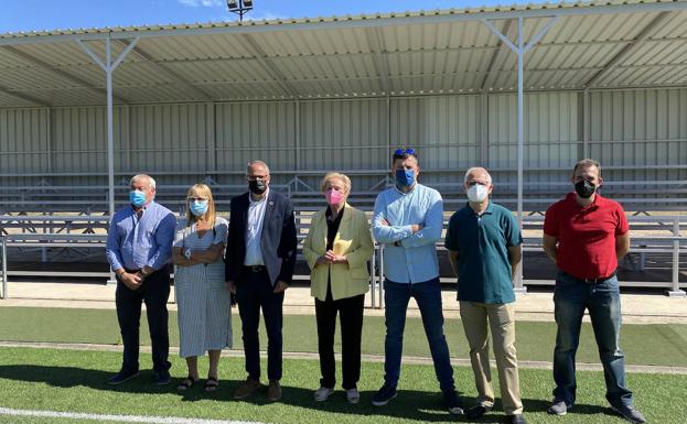 Ponferrada concluye las obras para instalar una grada en el campo de fútbol de Cuatrovientos