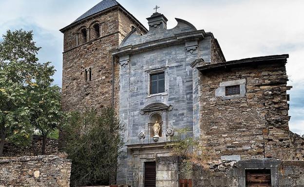 El monasterio de Montes de Valdueza acoge la muestra fotográfica 'Donde la sombra no crece'