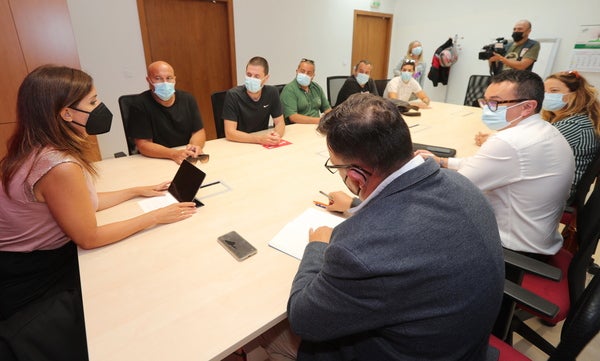 La consejera de Empleo se reúne con representantes de LM y del comité de empresa