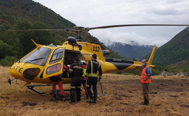 Rescatan a un senderista francés de 70 años con una luxación de cadera tras sufrir una caída en Salentinos