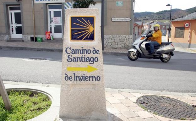 Primera marcha para promocionar el Camino de Invierno entre el castillo de Cornatel y Puente de Domingo Flórez