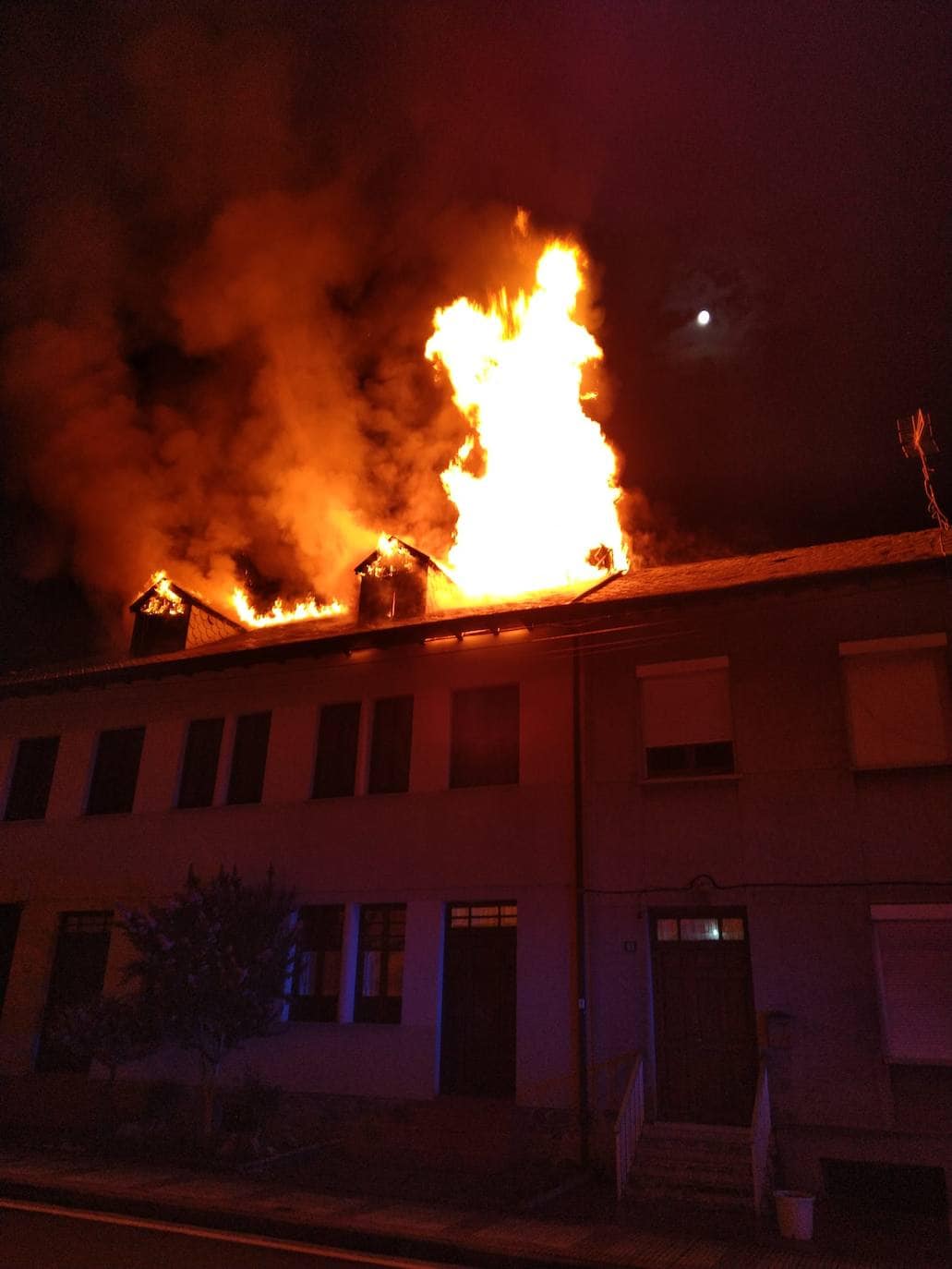 Incendio de un edificio en Villalibre de la Jurisdicción.