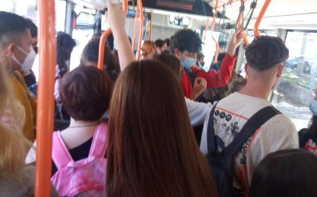 El PP de Ponferrada critica la masificación y los retrasos en el servicio de autobuses urbanos de la ciudad
