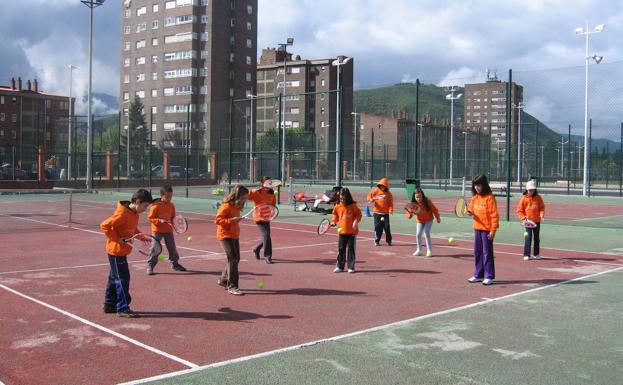 La Escuela Municipal de Tenis y Pádel de Ponferrada abre el plazo de matrícula para el nuevo curso
