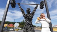 Camponaraya descubre una escultura en honor a la campeona olímpica Lydia Valentín