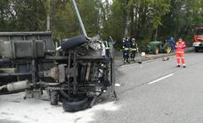 Varios heridos leves en un accidente entre un tractor y un camión en Cubillos del Sil