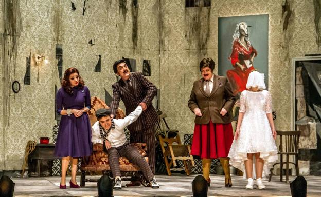 Los burgaleses Morfeo Teatro llevan su dramatización del absurdo al Bergidum de Ponferrada con 'La sumisión'