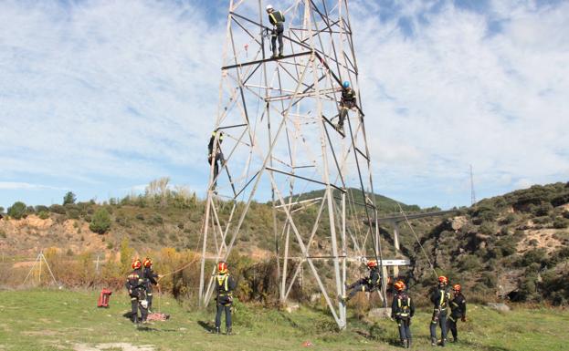 Ponferrada clausura el curso de rescate en altura para bomberos de nuevo ingreso