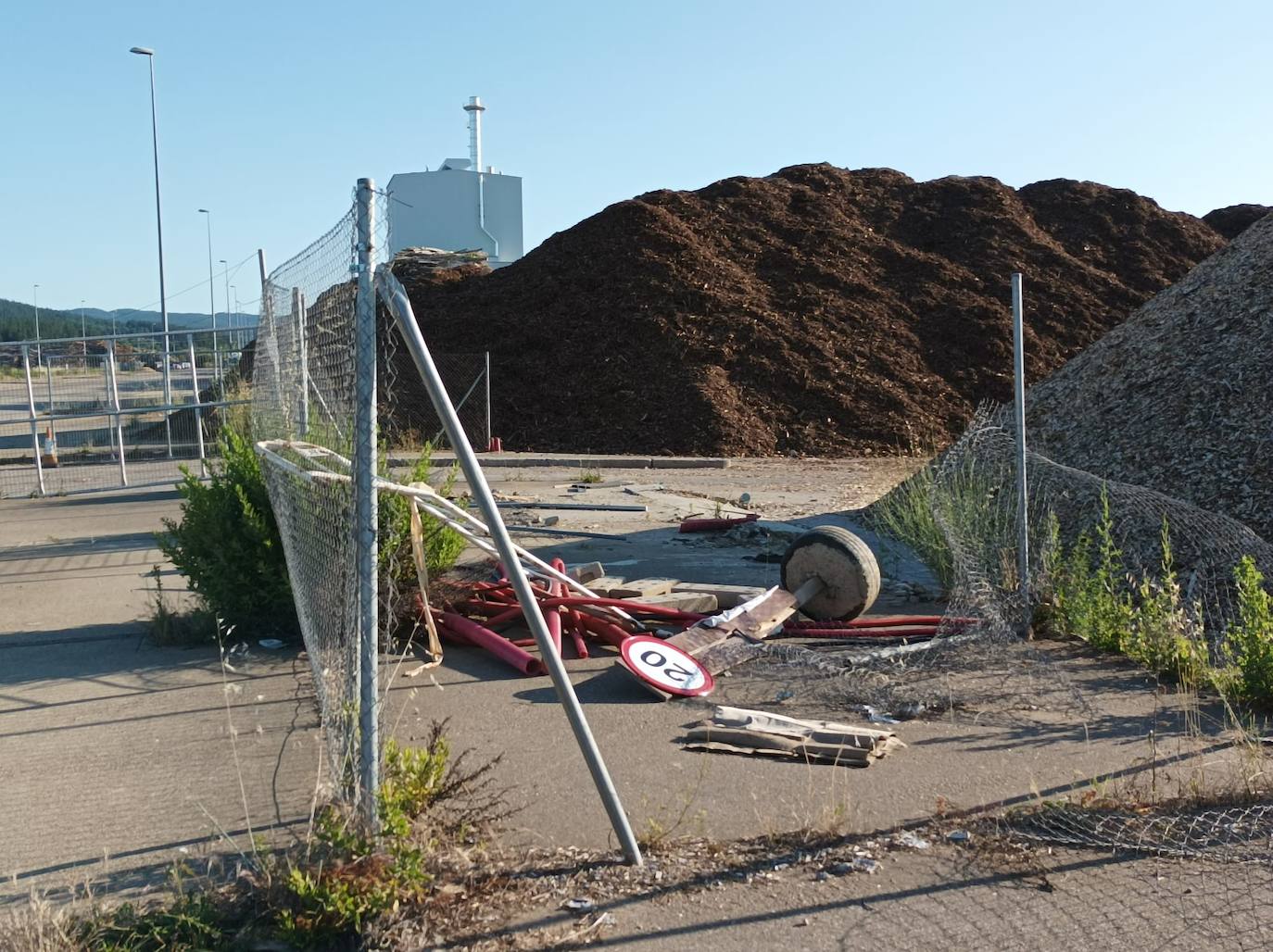 El Juzgado abre diligencias contra Forestalia por un presunto delito ecológico por el incendio ocurrido en julio en los apiles de biomasa