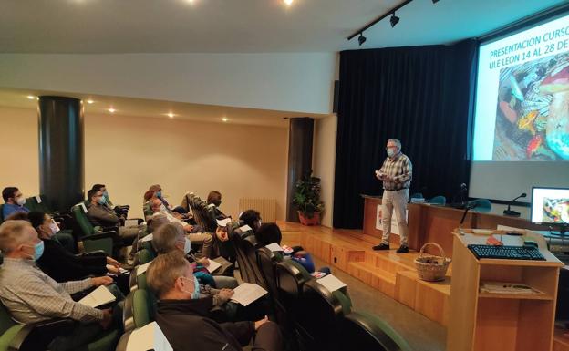 23 alumnos participan en el curso básico de micología del Campus de Ponferrada
